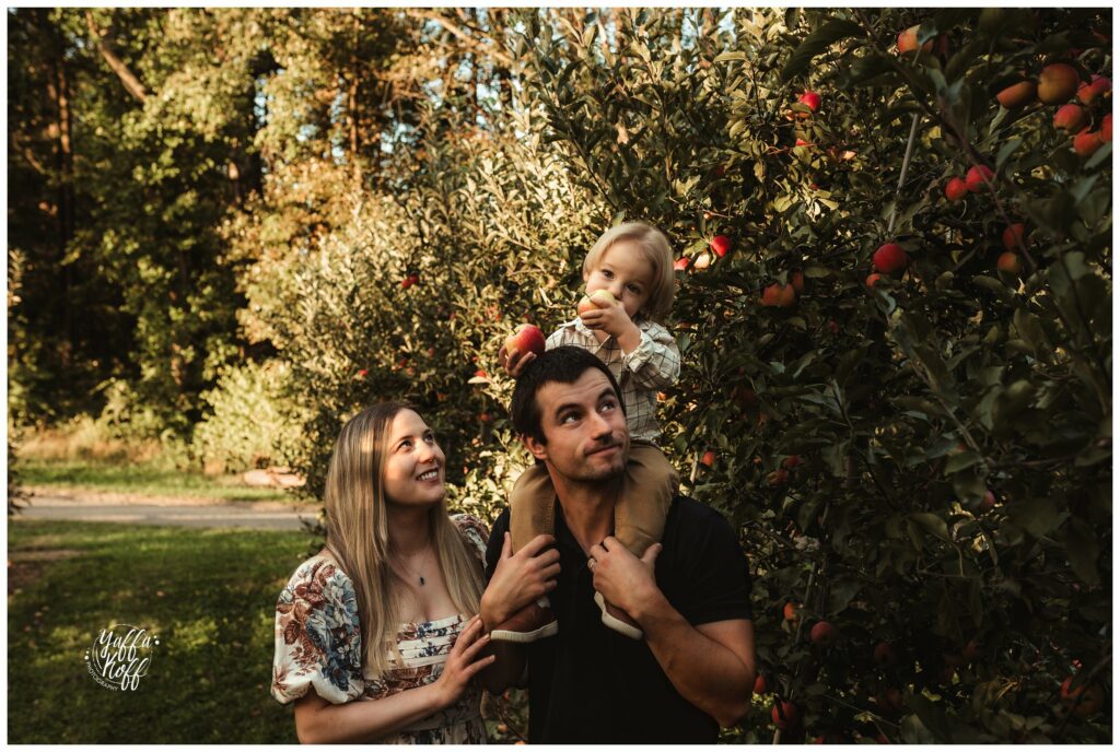 Outdoor family photo session